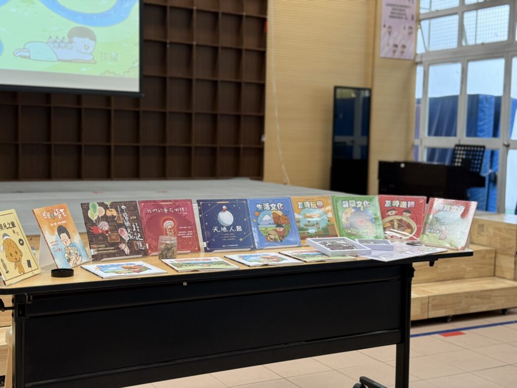 適逢「世界閱讀日」，校園裡瀰漫的不僅是書香，還多了一份悠遠的藥草香。學校特別邀請了專家，為孩子們帶來一場充滿驚喜的中醫藥文化講座